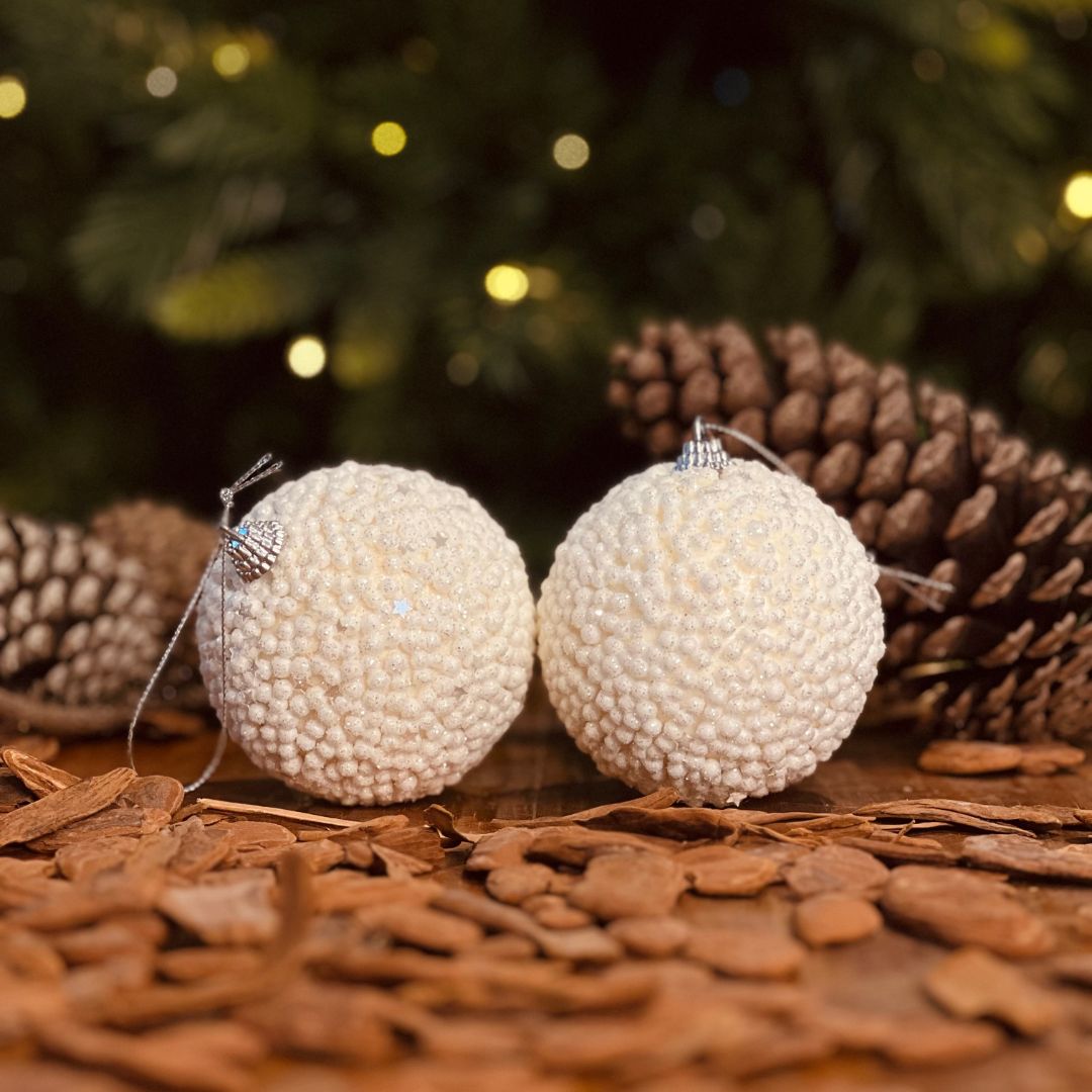 Bola Decorada Branca Kit De Três Diam - 8cm