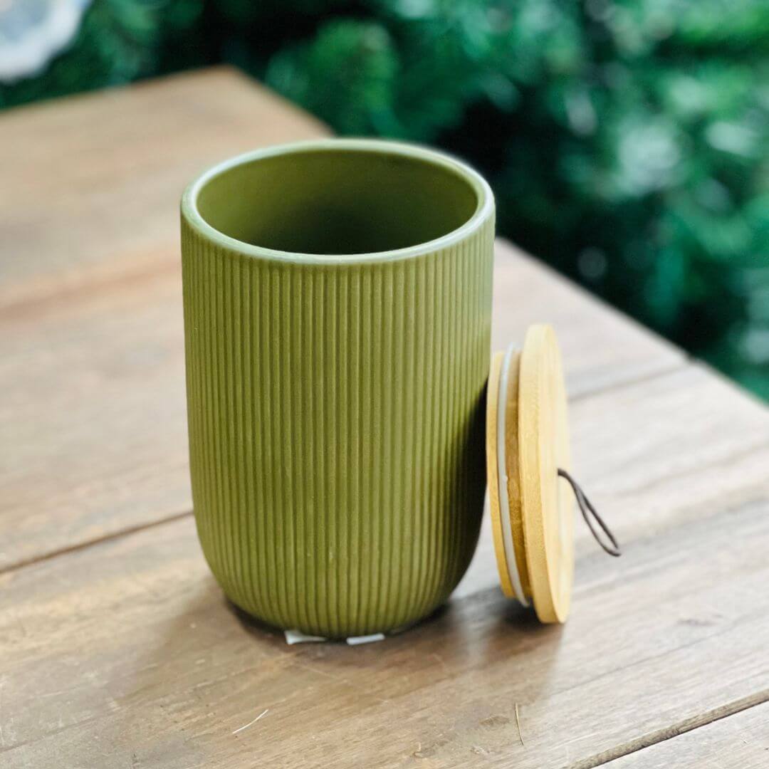Potiche de Cerâmica Decorativo Com Tampa Em Bambu e Pegador de Corda Lines Verde - 10x10x15cm