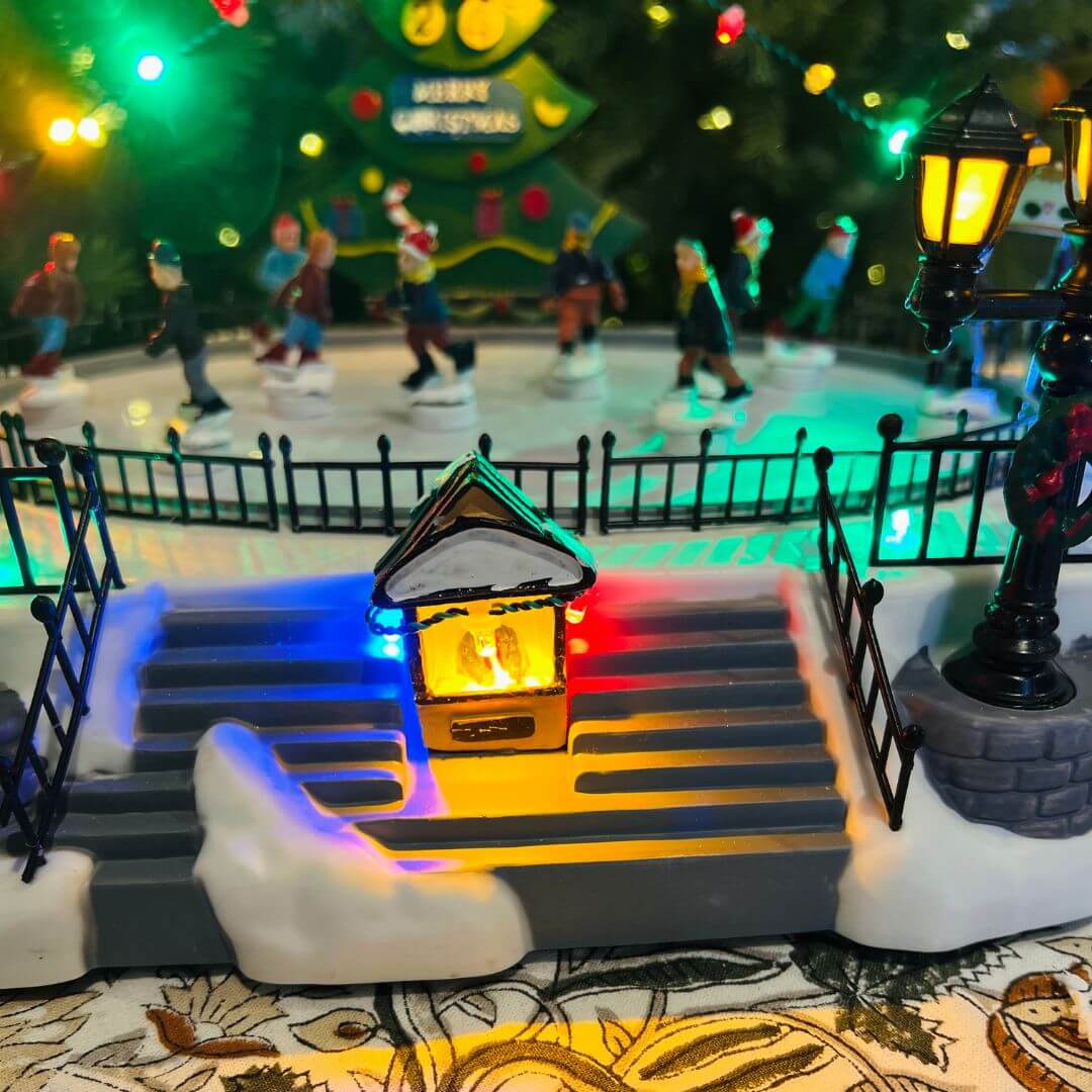 Cenário Natalino Patinação com Movimento, Música e LED – 41x27,5cm