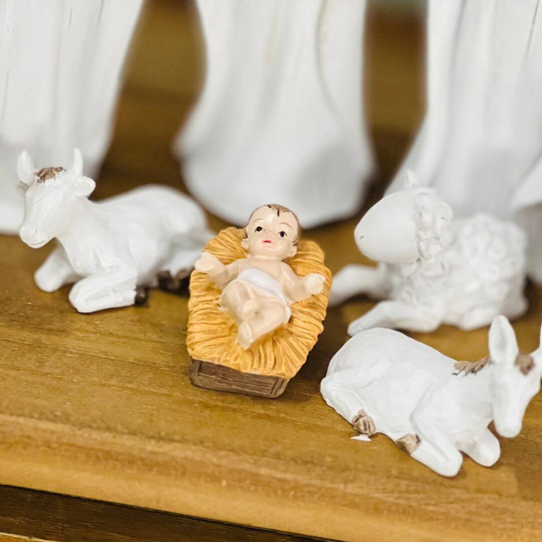 Presépio Branco com Detalhes em Dourado