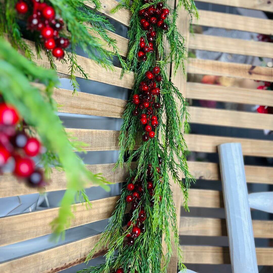 Pendente Pinheiro com Berry Realista – 1,80m