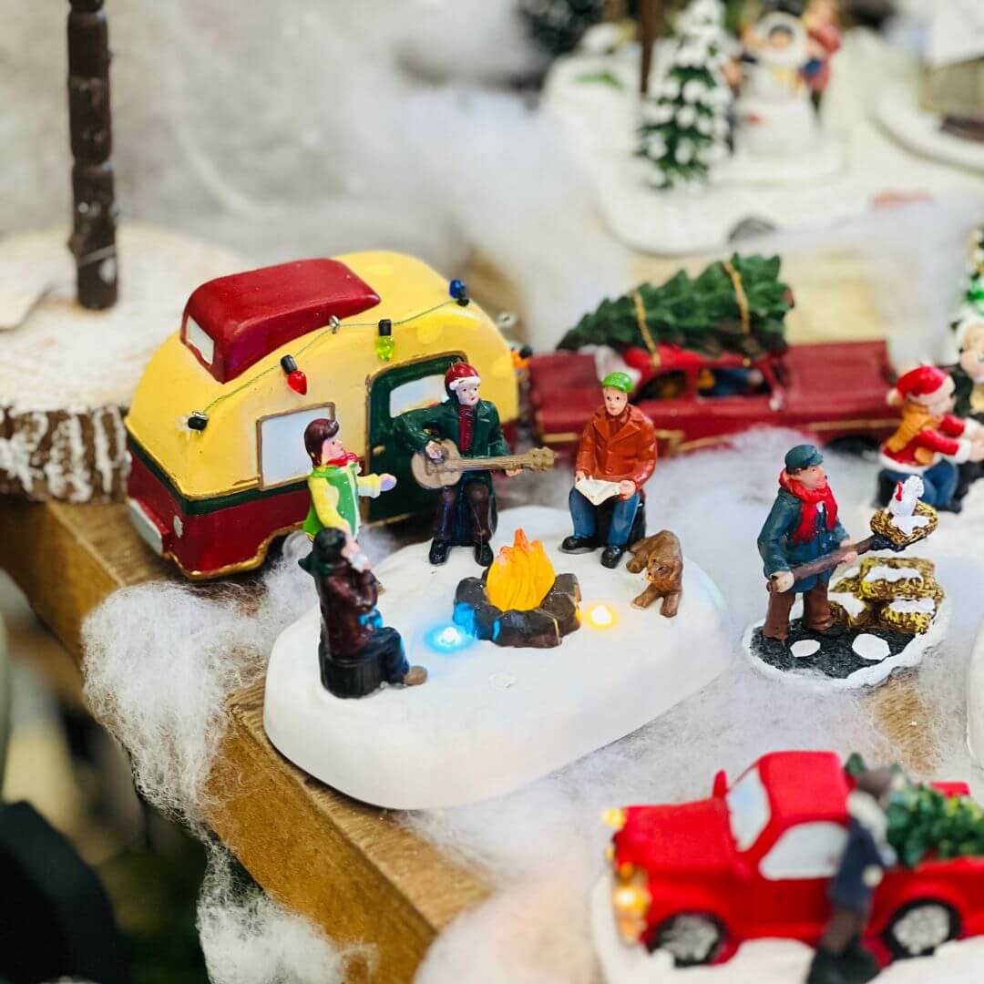 Cenário Natal Amigos na Fogueira Com Led 8,3x13,2x9,2cm