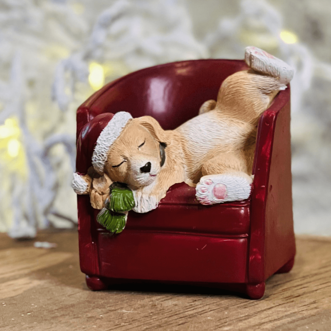 Decoração Cachorro em Sofá com Cachecol - 9cm