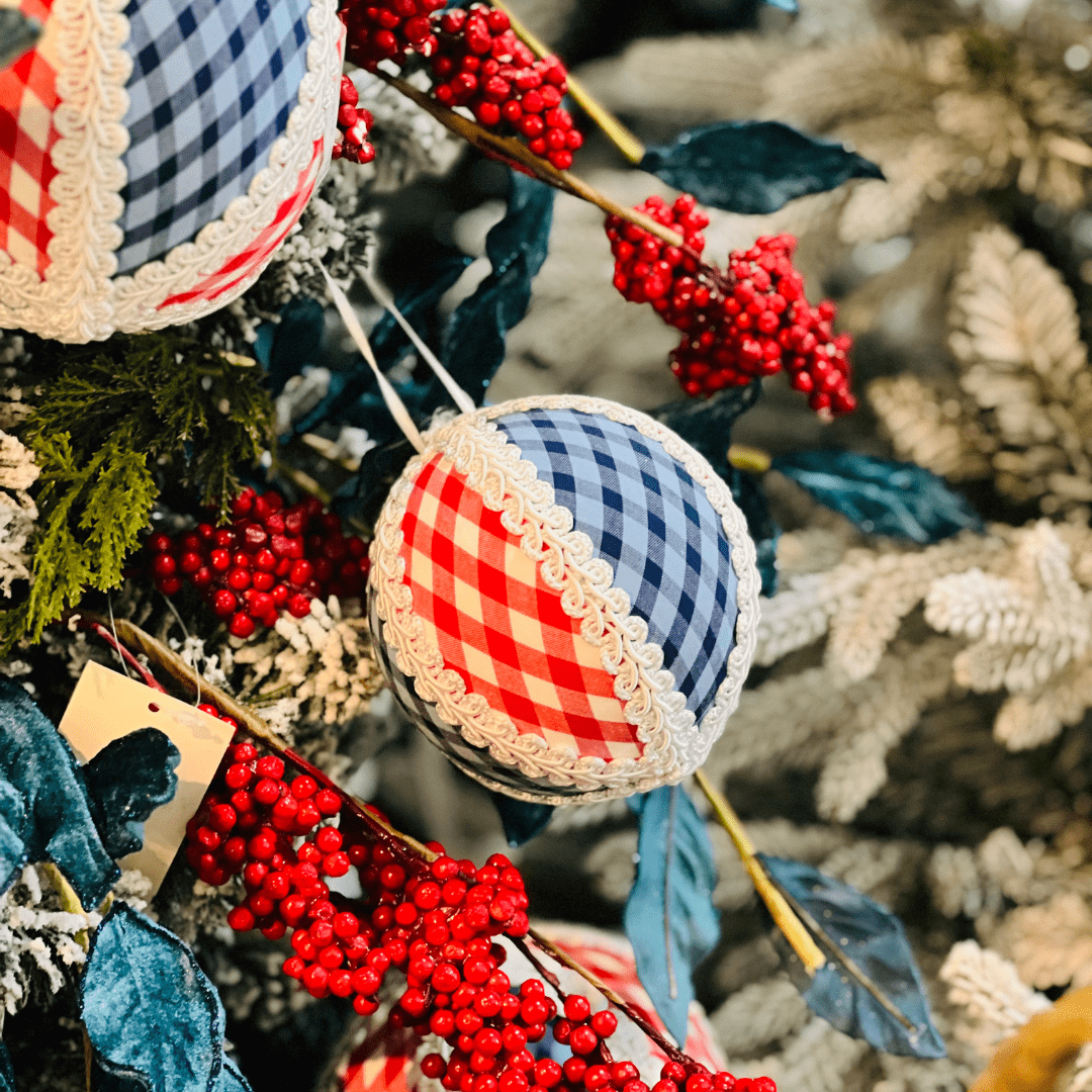 Bola Natalina Xadrez Azul e Vermelho 10cm - 1un