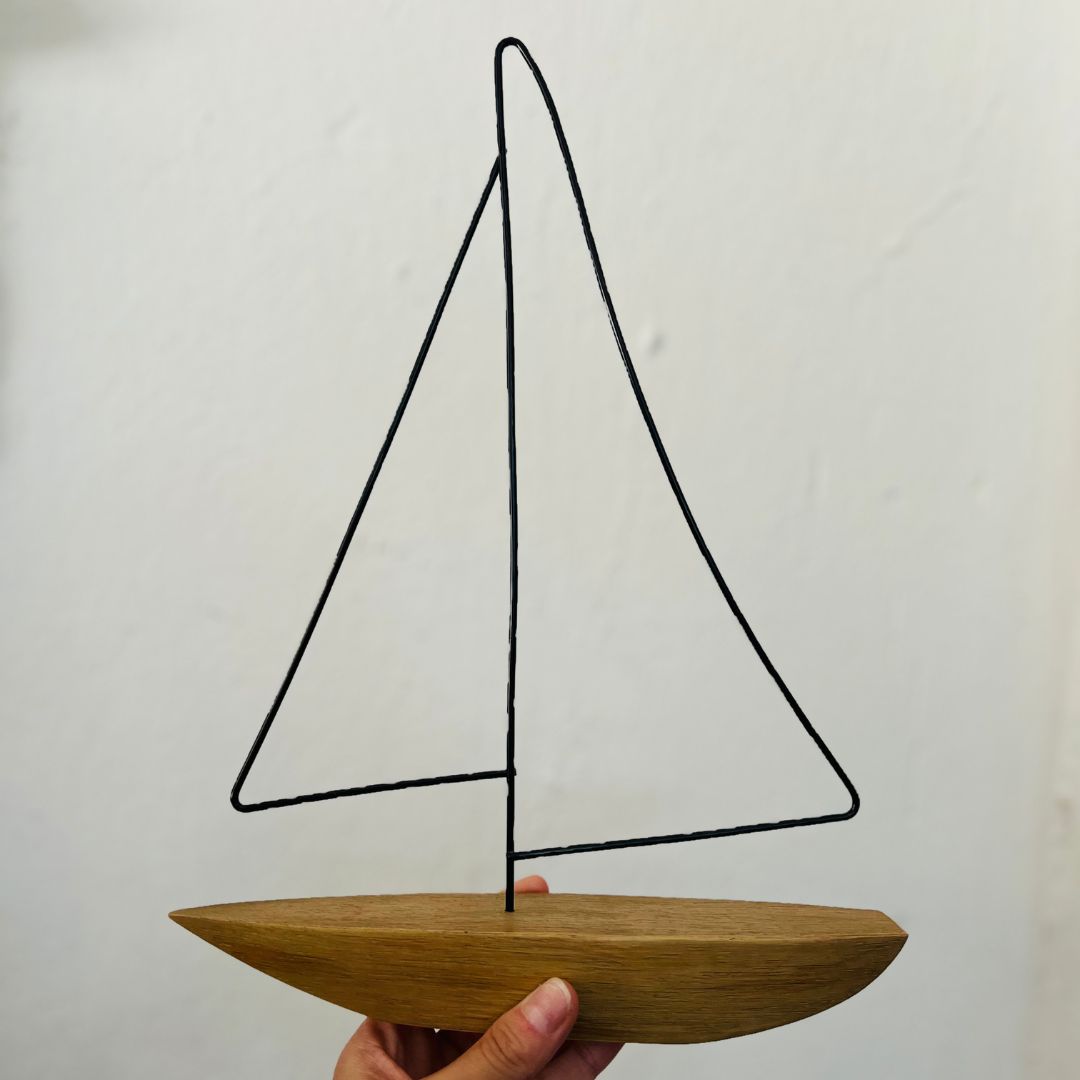 Escultura Decorativa Barco em Polirresina - 30cm
