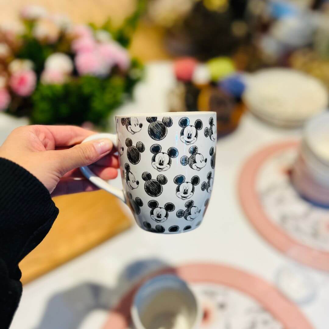 Caneca Cerâmica Mickey Carinha - 330ml