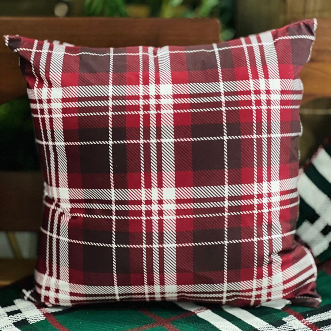 Capa Natalina Estampa Xadrez Vermelha 50x50cm
