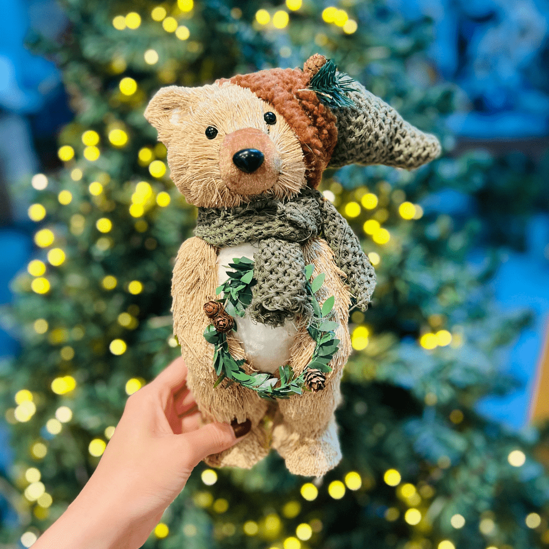 Urso Natalino Com Guirlanda e Pinhas 35x11cm