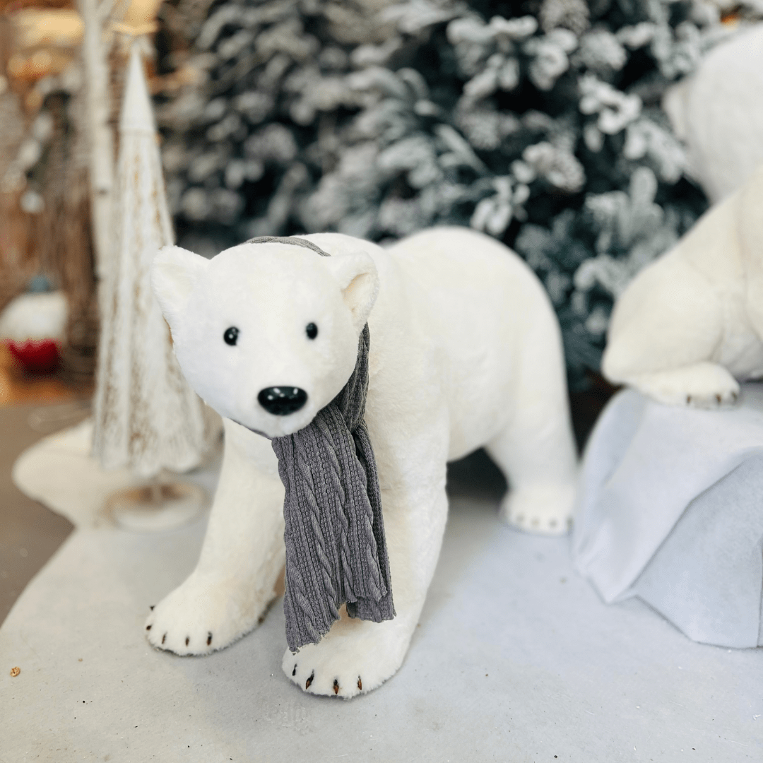 Urso Polar Natalino Com Cachecol Branco e Cinza 90x50cm