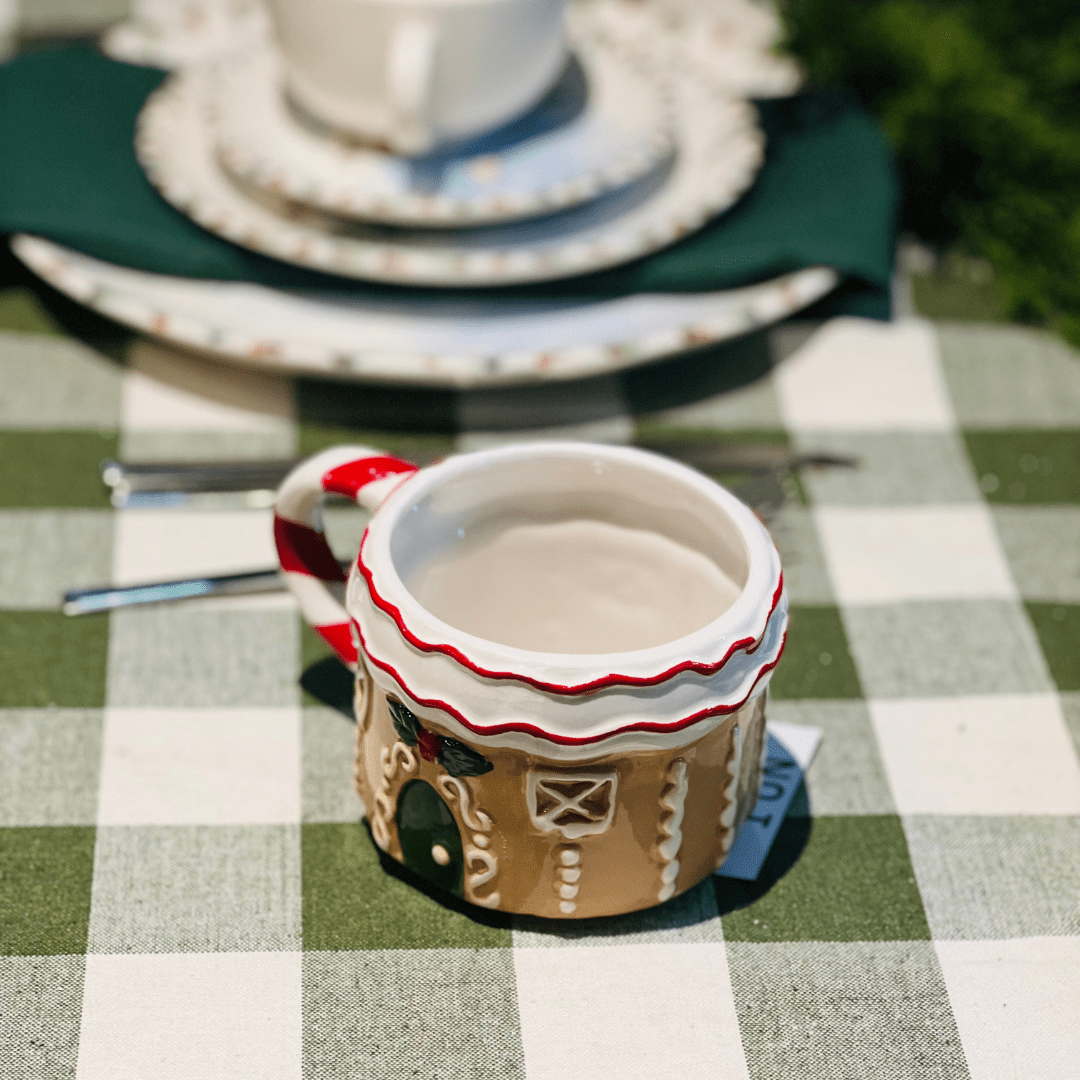 Caneca Natalina de Cerâmica Casa Gingerbread Branca 350ml 7cm
