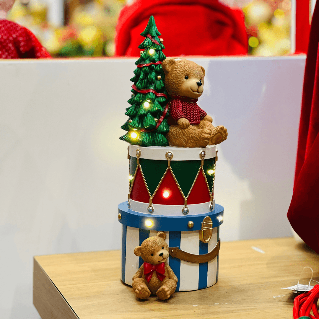 Urso com Mini Árvore e LED – 35cm
