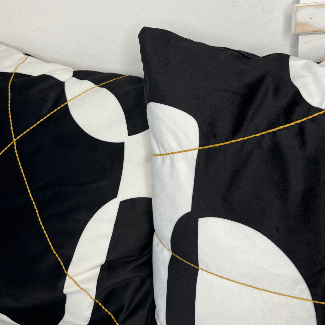 Capa De Almofada Veludo Luxor Preto e Branco Com Bordado Simples 43x43cm