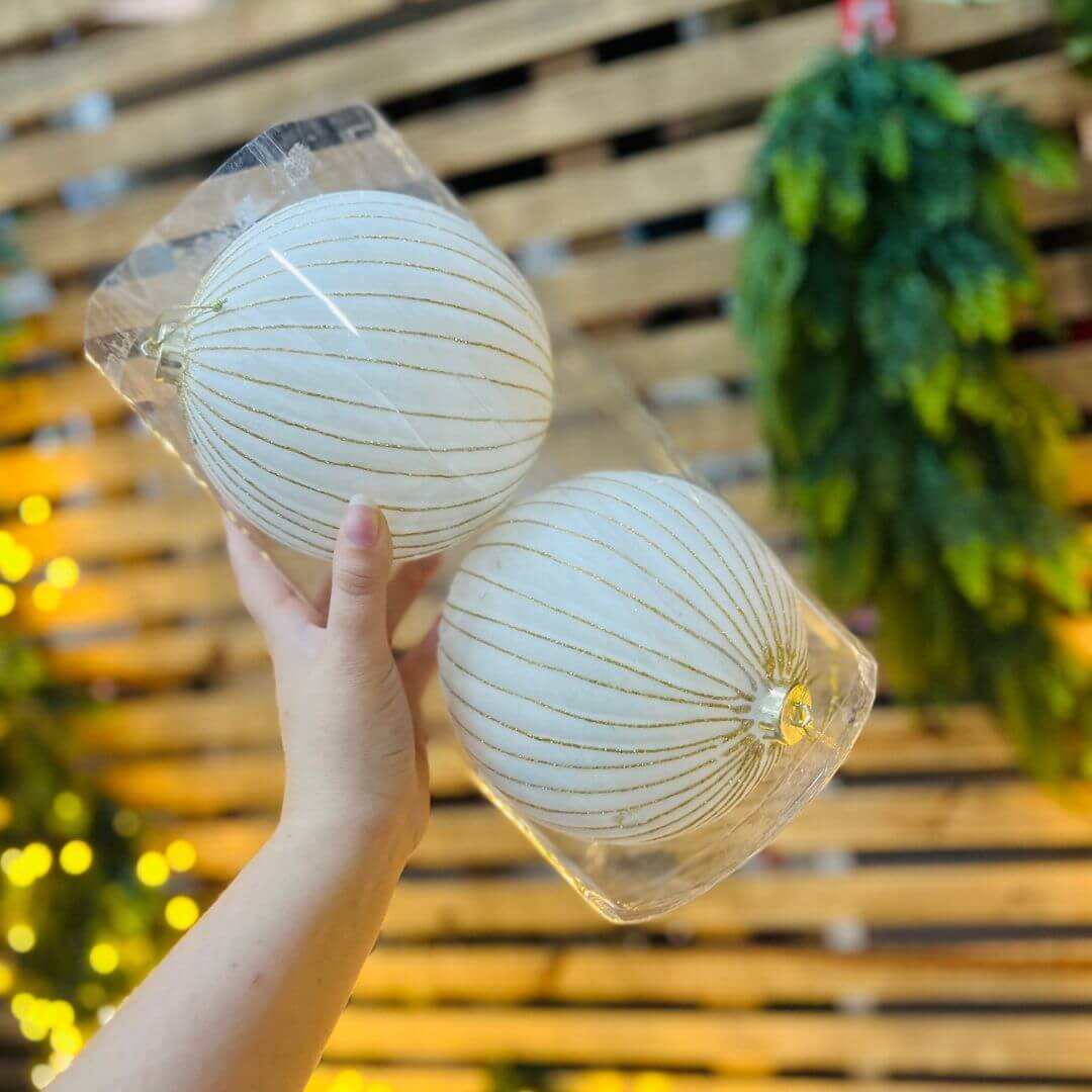 Kit Bola Natalina Decorada de Veludo Branca – 15cm | 2 Unidades