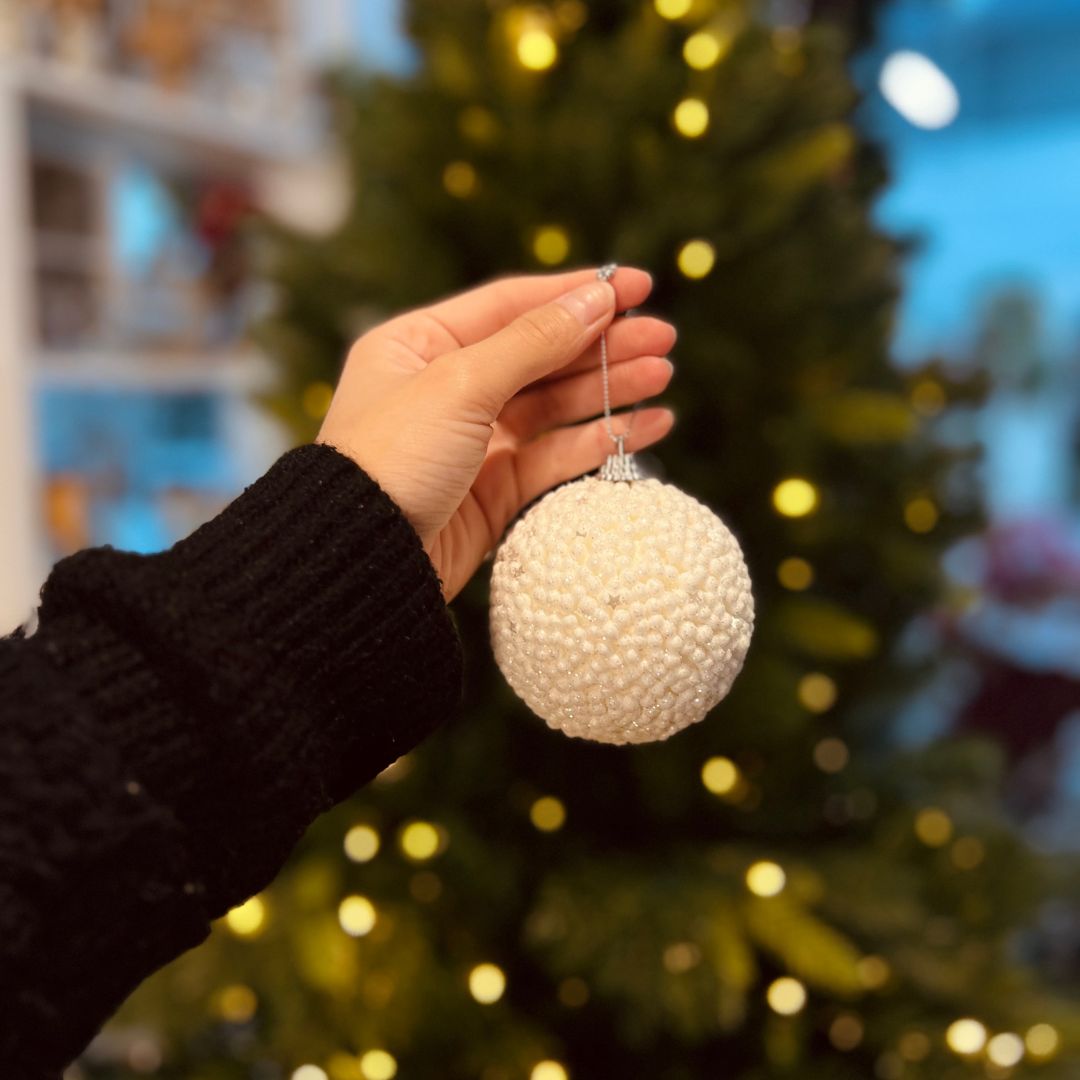 Bola Decorada Branca Kit De Três Diam - 8cm