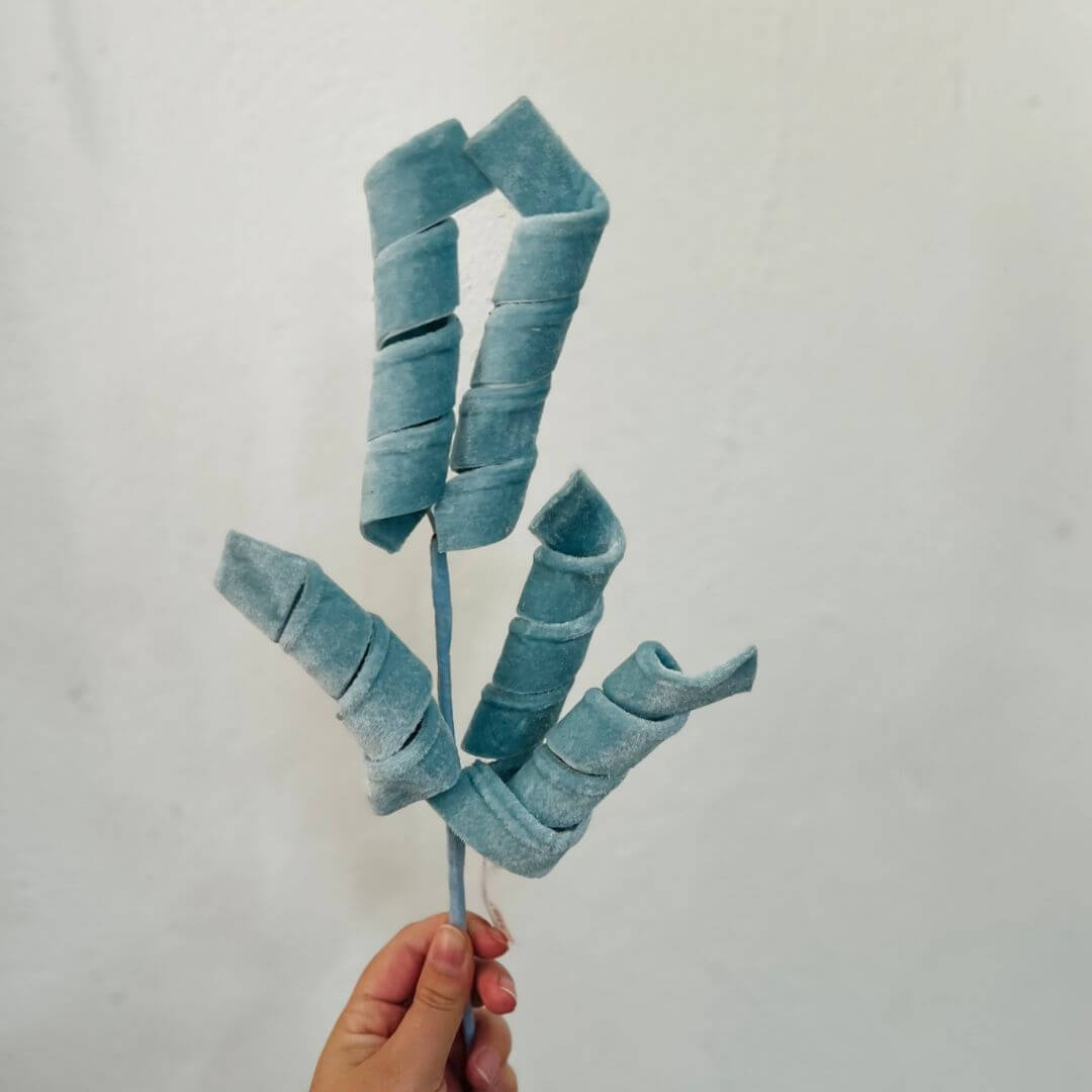 Galho Espiral Azul Claro – 48cm