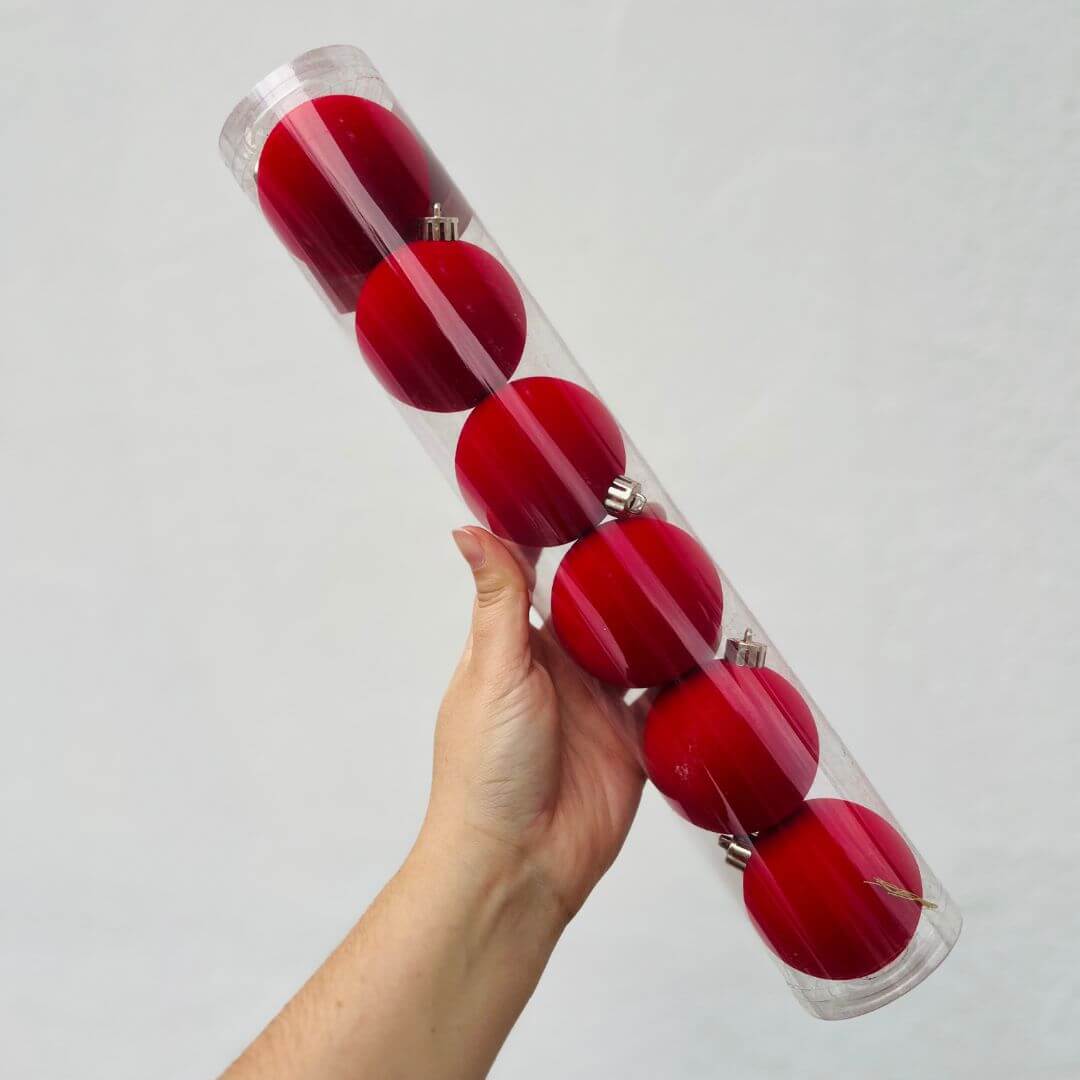 Bola com Camurça Vermelha – 6cm | 6 Peças
