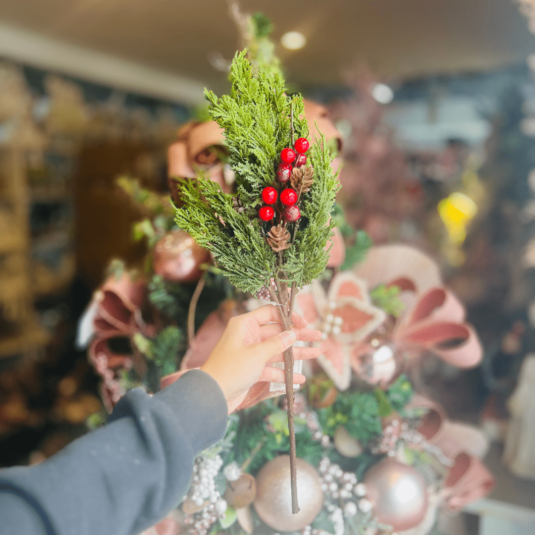 Galho Cipreste Com Pinha e Berries Toque Real 45cm