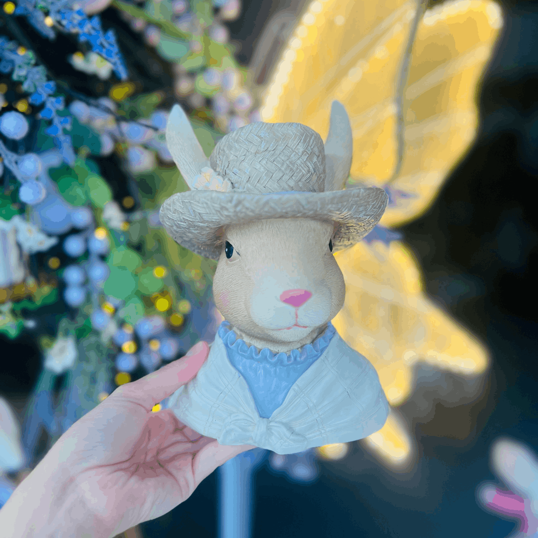 Coelho Com Chapeu Vaso Decorativo de Resina 21cm