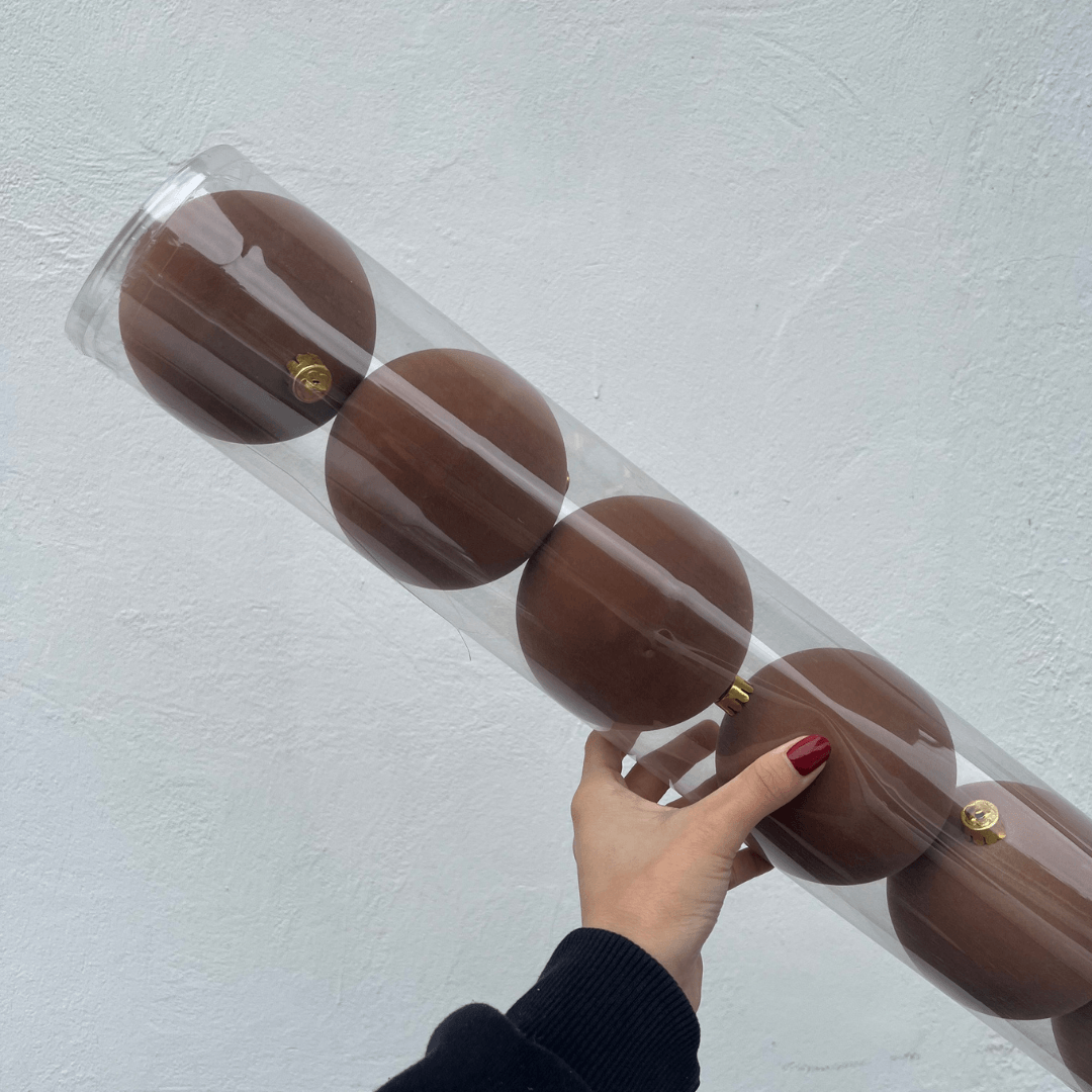 Bolas com Camurça em Marrom – 10 cm | 6 Peças