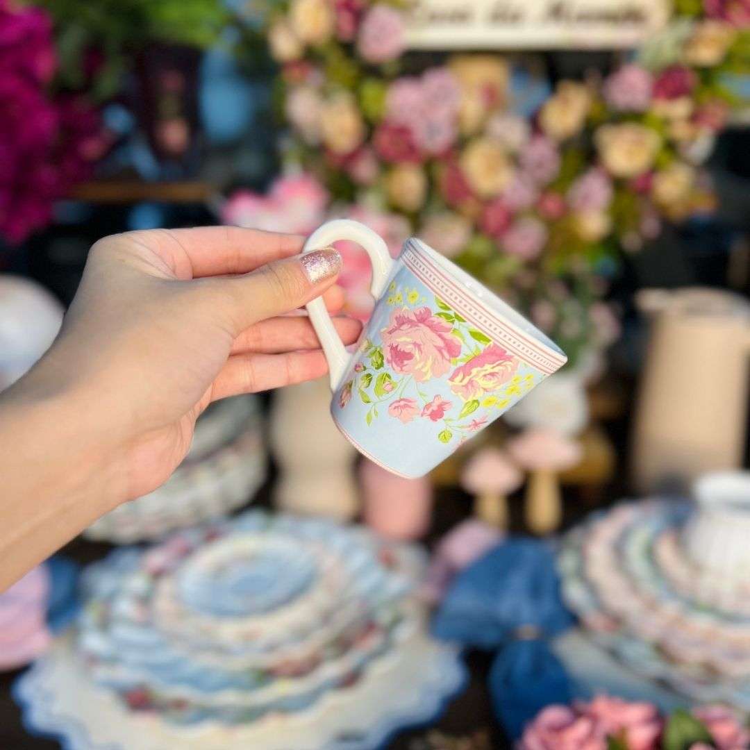 Xícara de Chá Com Pires Azul Com Rosas Vó Dulce
