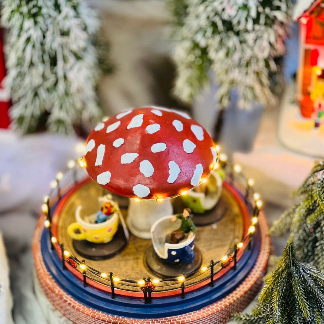 Parque Natal Cogumelo Com Led, Som e Movimento Bivolt 19x26x26cm
