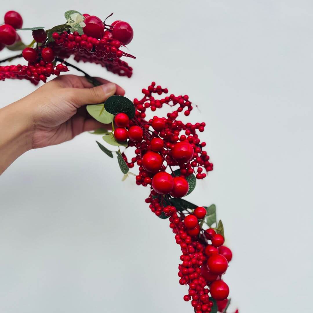 Festão de Natal Folhas e Frutas Vermelho - 130cm