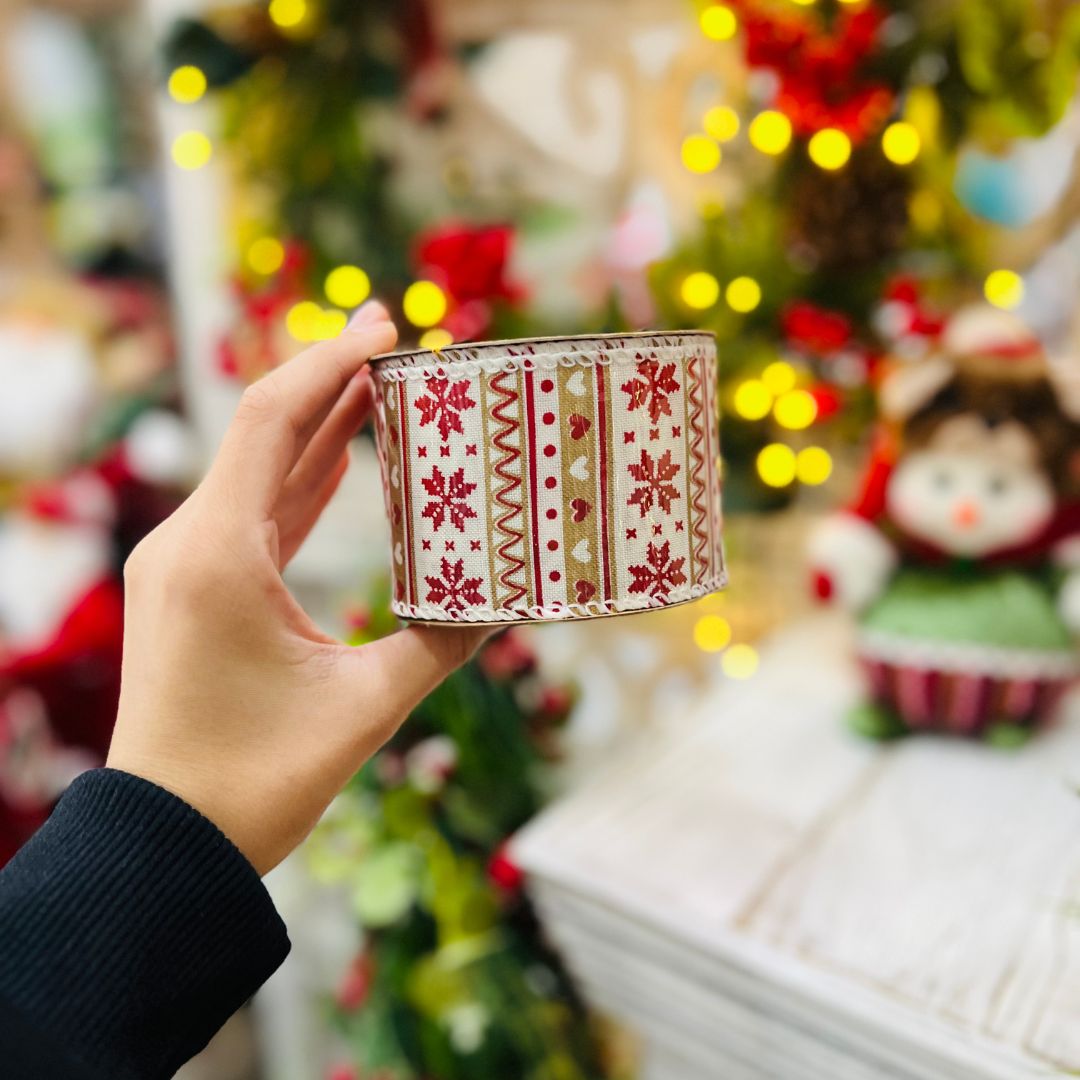 Fita Natalina Vermelha e Bege Com Detalhes - 6,3cmx9,14m