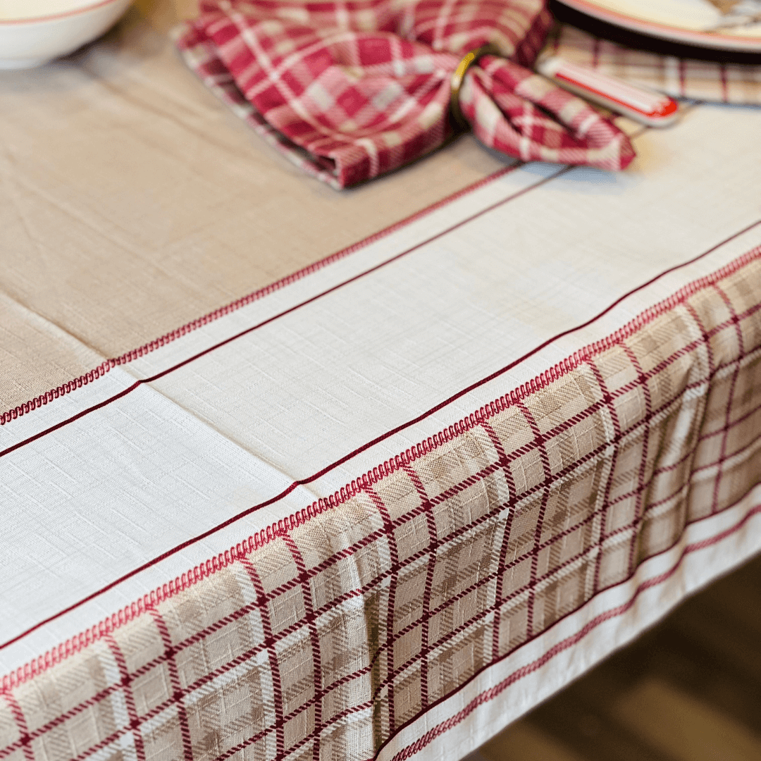 Toalha de Mesa Natalina Pinhas e Encanto 1,40x 2,20m