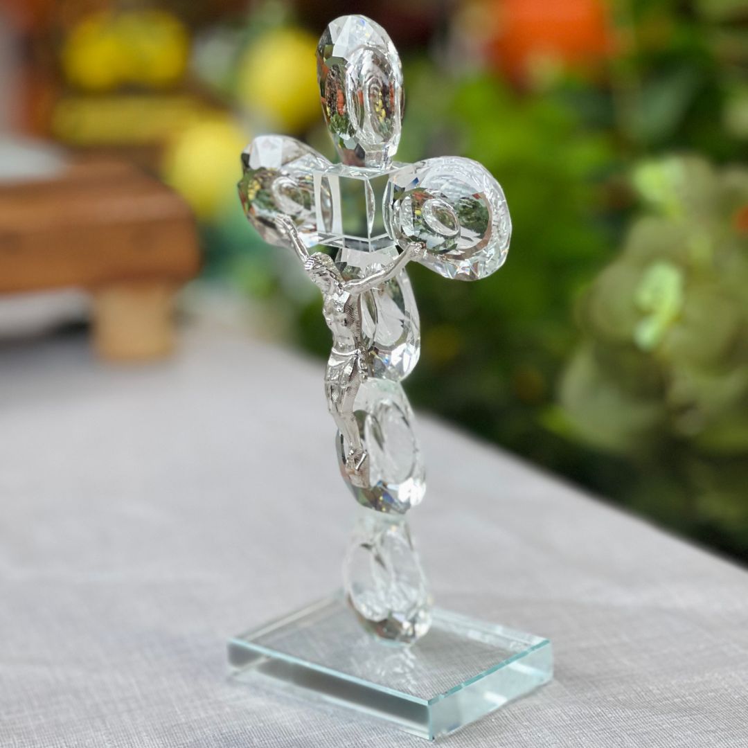 Crucifixo em Cristal Lapidado com Base - 18cm