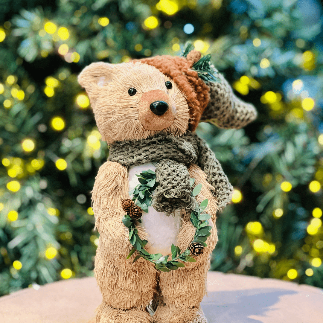 Urso Natalino Com Guirlanda e Pinhas 35x11cm
