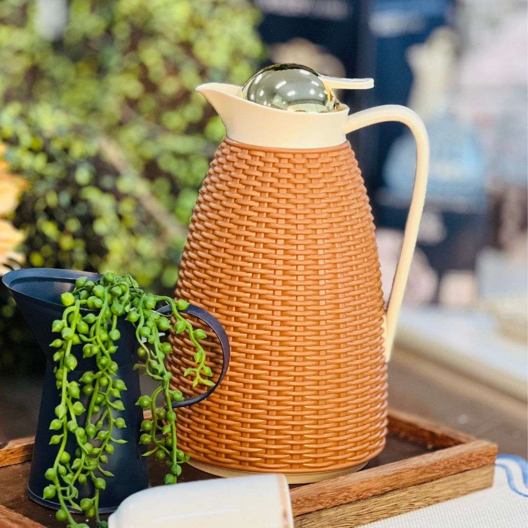 Garrafa Térmica de Plástico Marrom Com Tampa Dourada New Rattan - 1L