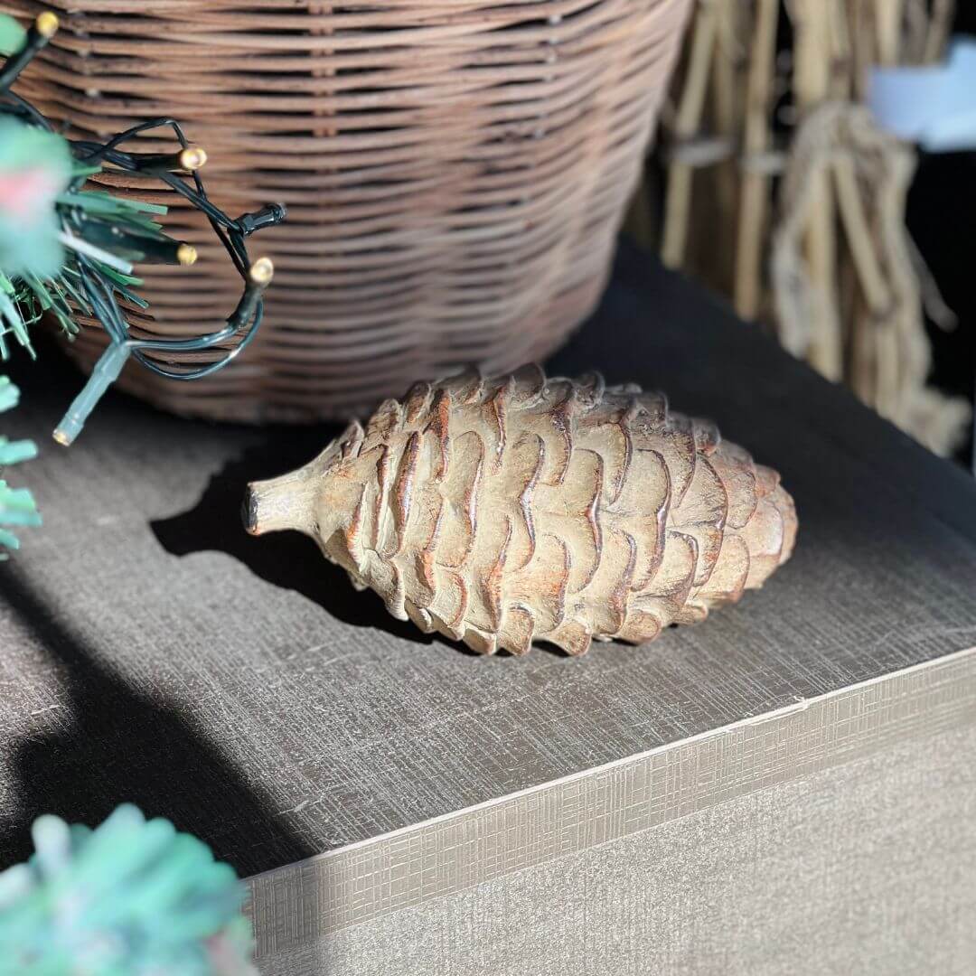 Pinha de Resina Natalina Natural – 14cm