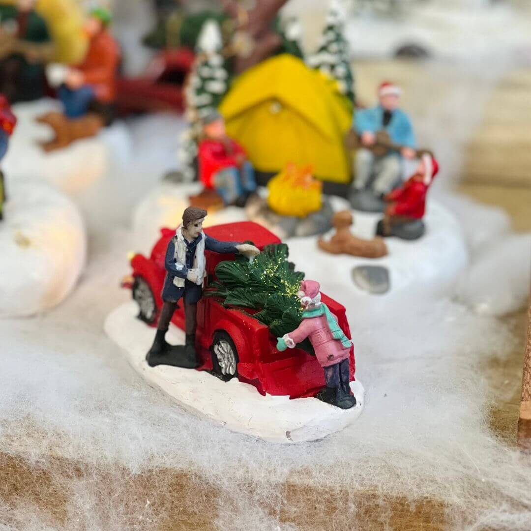 Cenário Natal Arvore no Carro Com Led 6,7x11,7x5,9cm