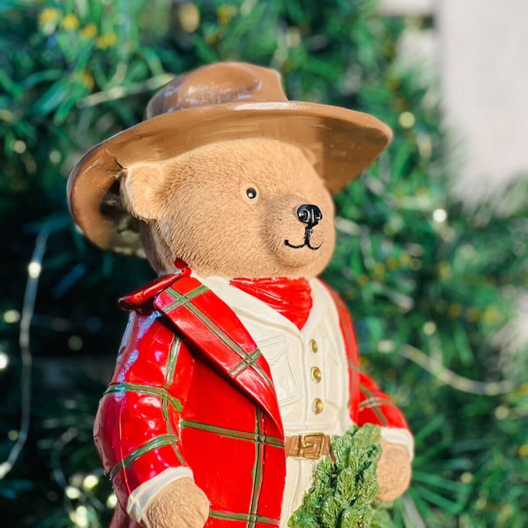 Urso Cowboy Resina 32cm Vermelho Verde