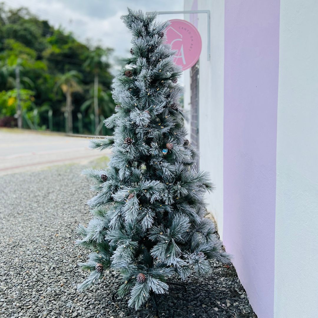 Árvore Nassau Com 537 Galhos e 400 LEDs - 210cm