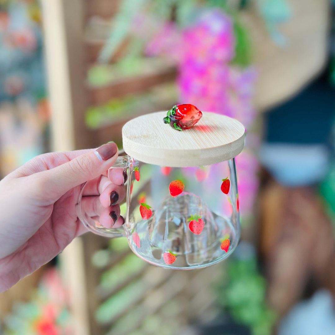 Caneca de Vidro Com Pires de Bambu Morango - 330ml