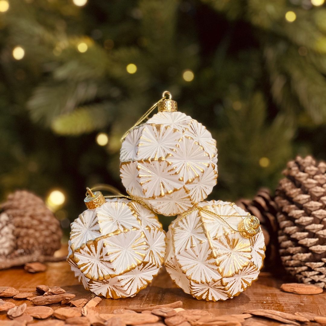 Bola Decorada Dourado Kit Com Três - Diam 8 Cm