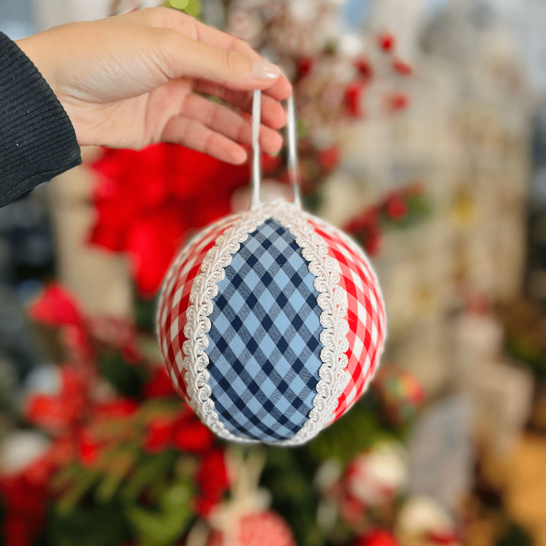 Bola Natalina Xadrez Azul e Vermelho 15cm - 1un