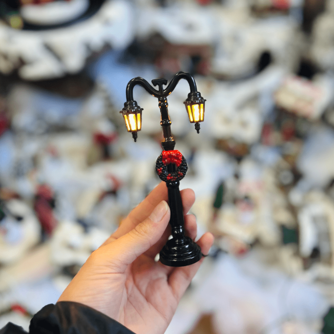 Jogo 2 Postes Natalino Com Guirlanda e Led Preto 12cm