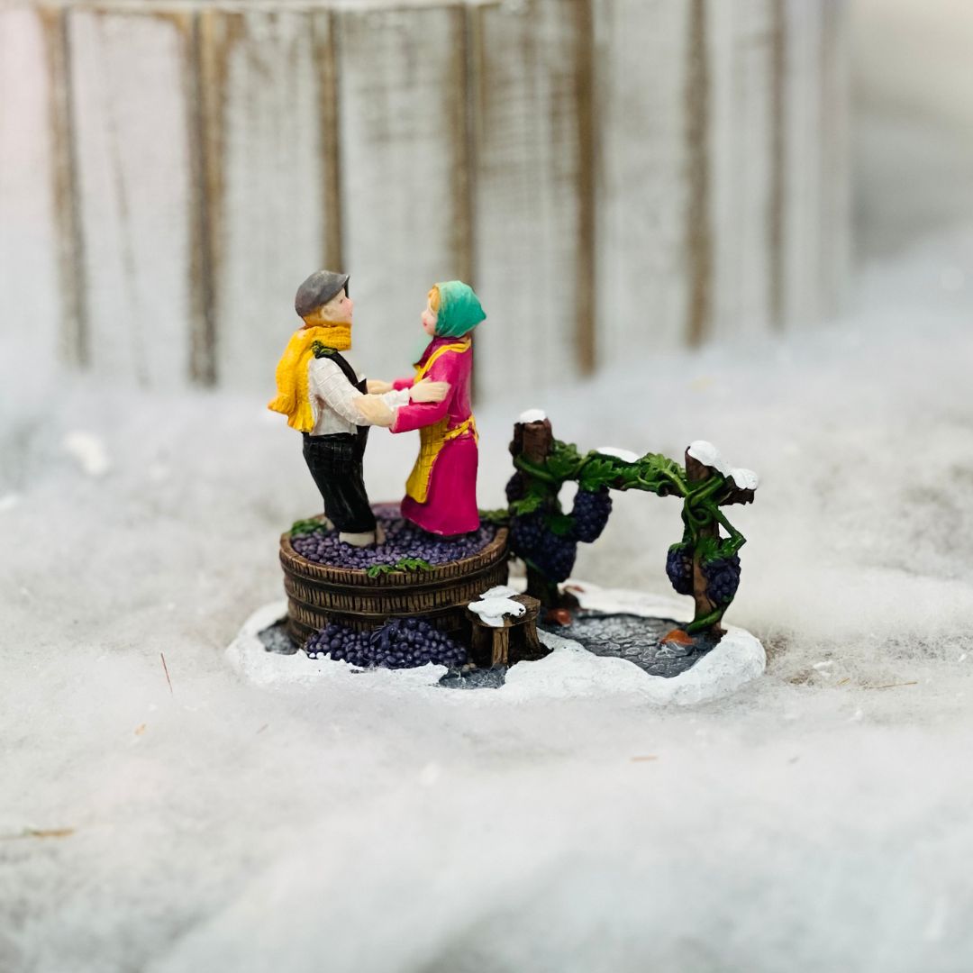 Cenário Natal Casal Fazendo Vinho 7,5x10x6,5cm