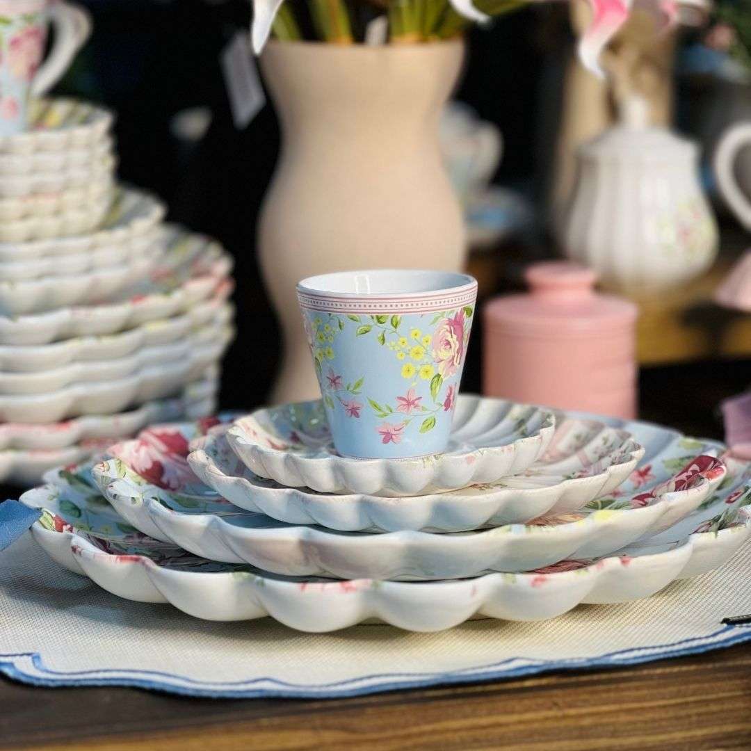 Xícara de Chá Com Pires Azul Com Rosas Vó Dulce