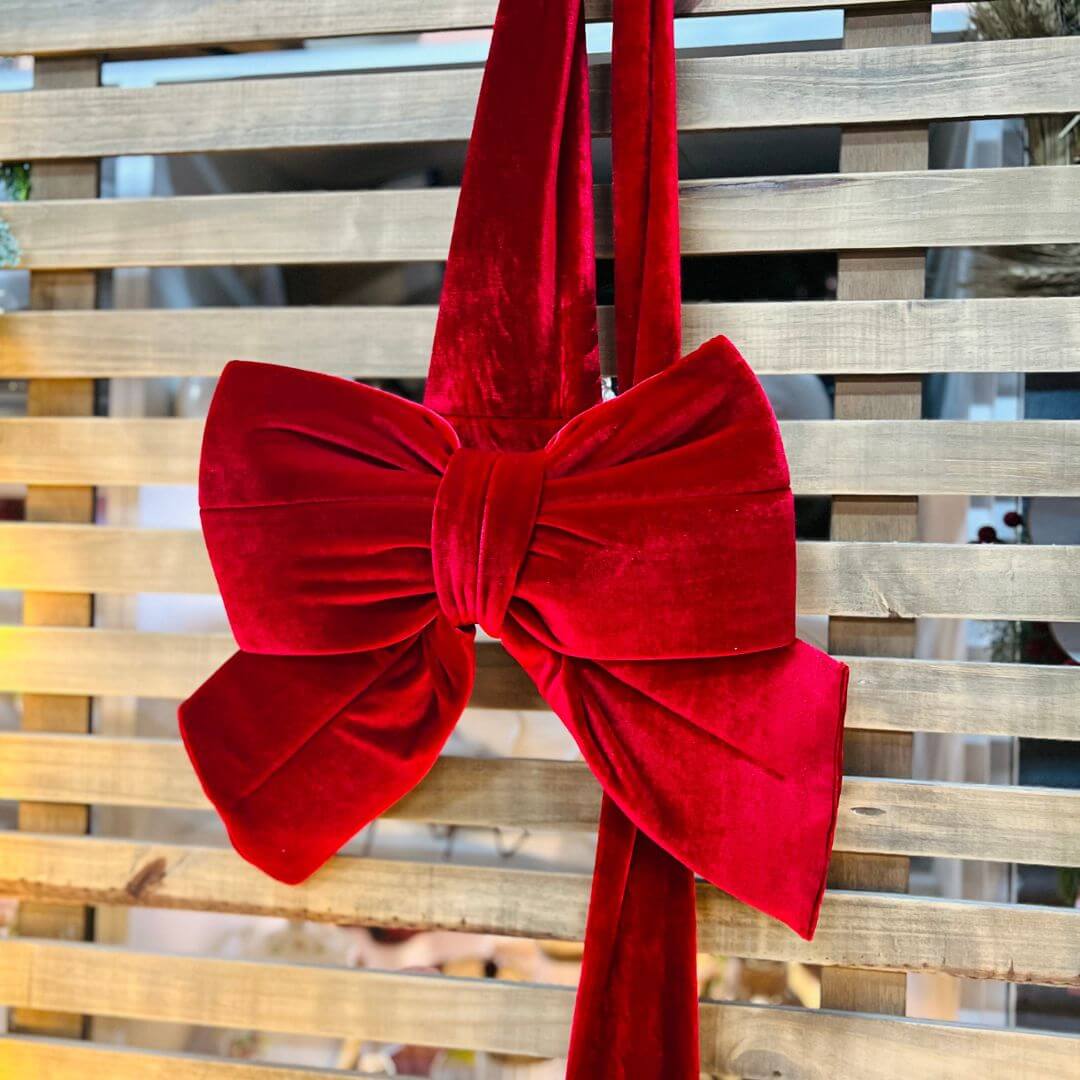 Escapulário Decorativo de Veludo com Laço Vermelho – 192cm