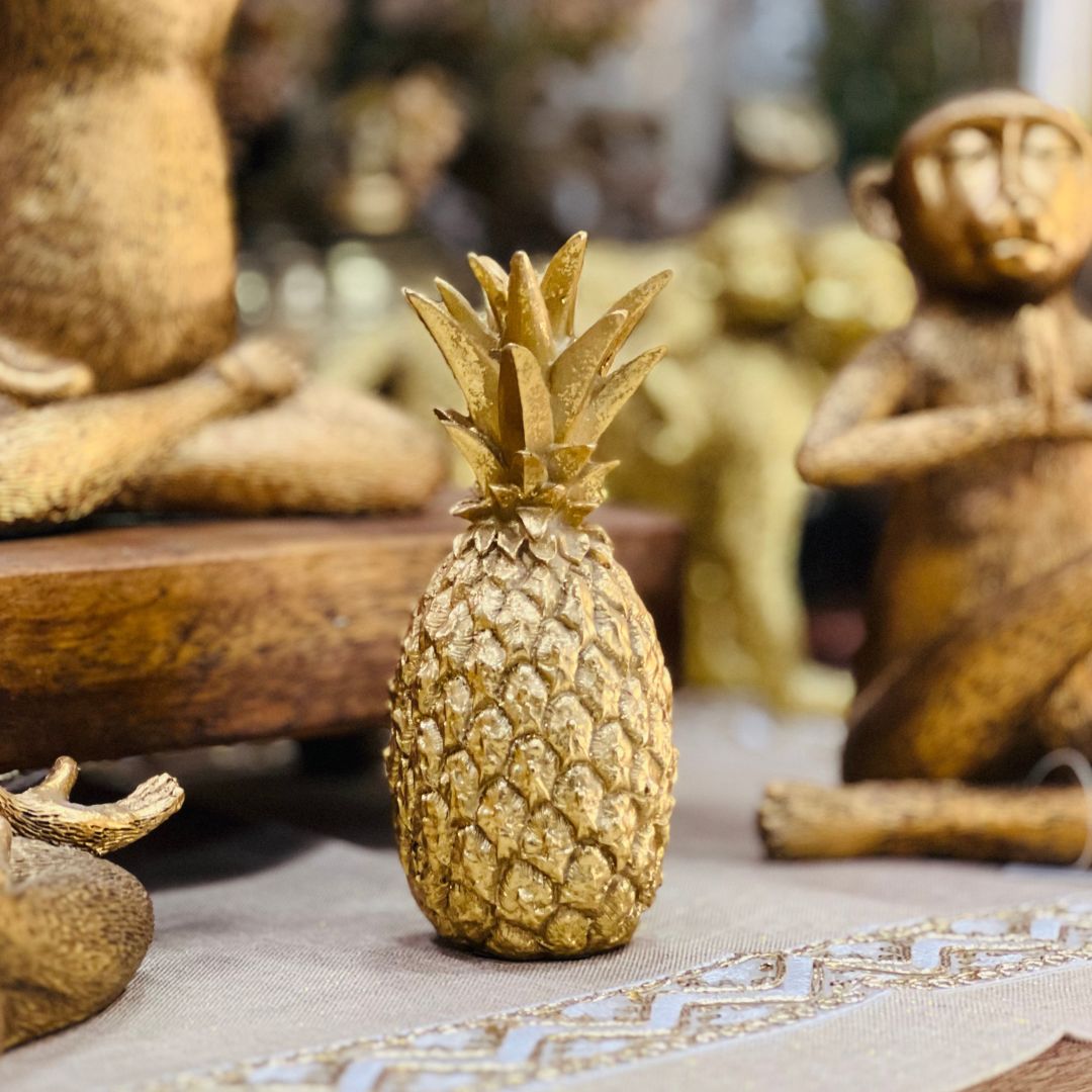 Escultura Abacaxi Dourado de Poliresina - 15,5x7cm
