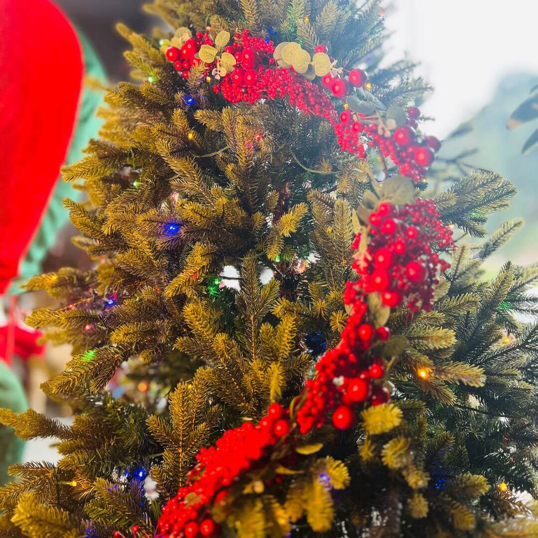 Festão de Natal Folhas e Frutas Vermelho - 130cm