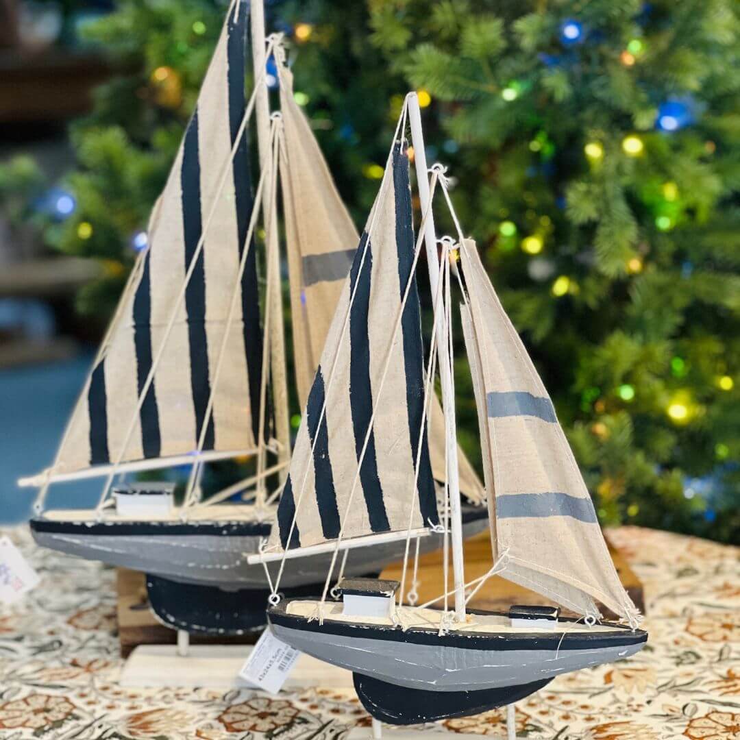 Escultura Decorativa em Madeira Barco à Vela – 53cm