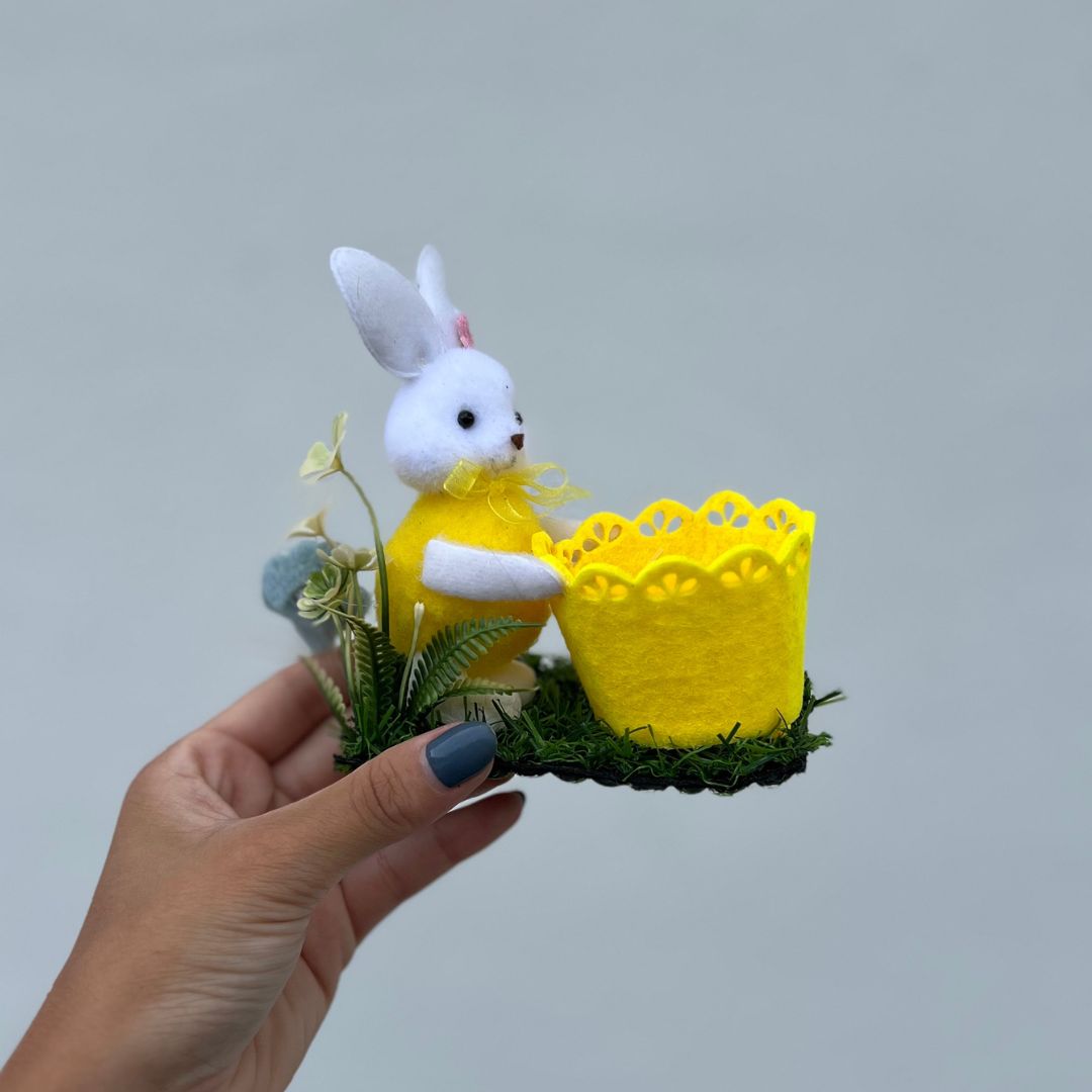 Enfeite Decorativo Coelho Com Cesto - 10cm