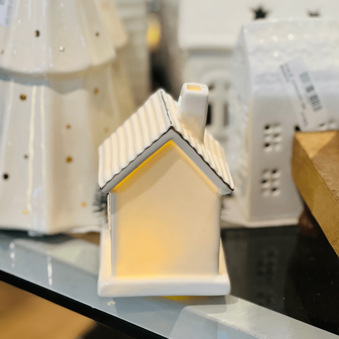 Casinha Decorativa Branca Com Led de Cerâmica 12,6x8,4x9,8cm