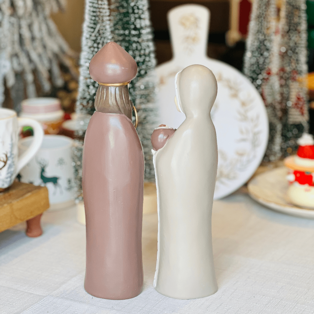 Conjunto Maria e José de Resina Marrom e Bege - 26cm e 29cm