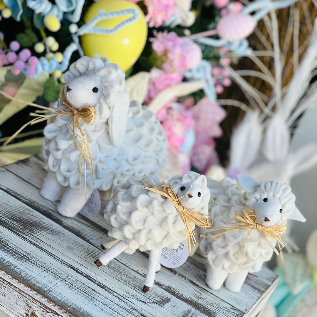 Ovelha Decorativa Com Laço - 23cm