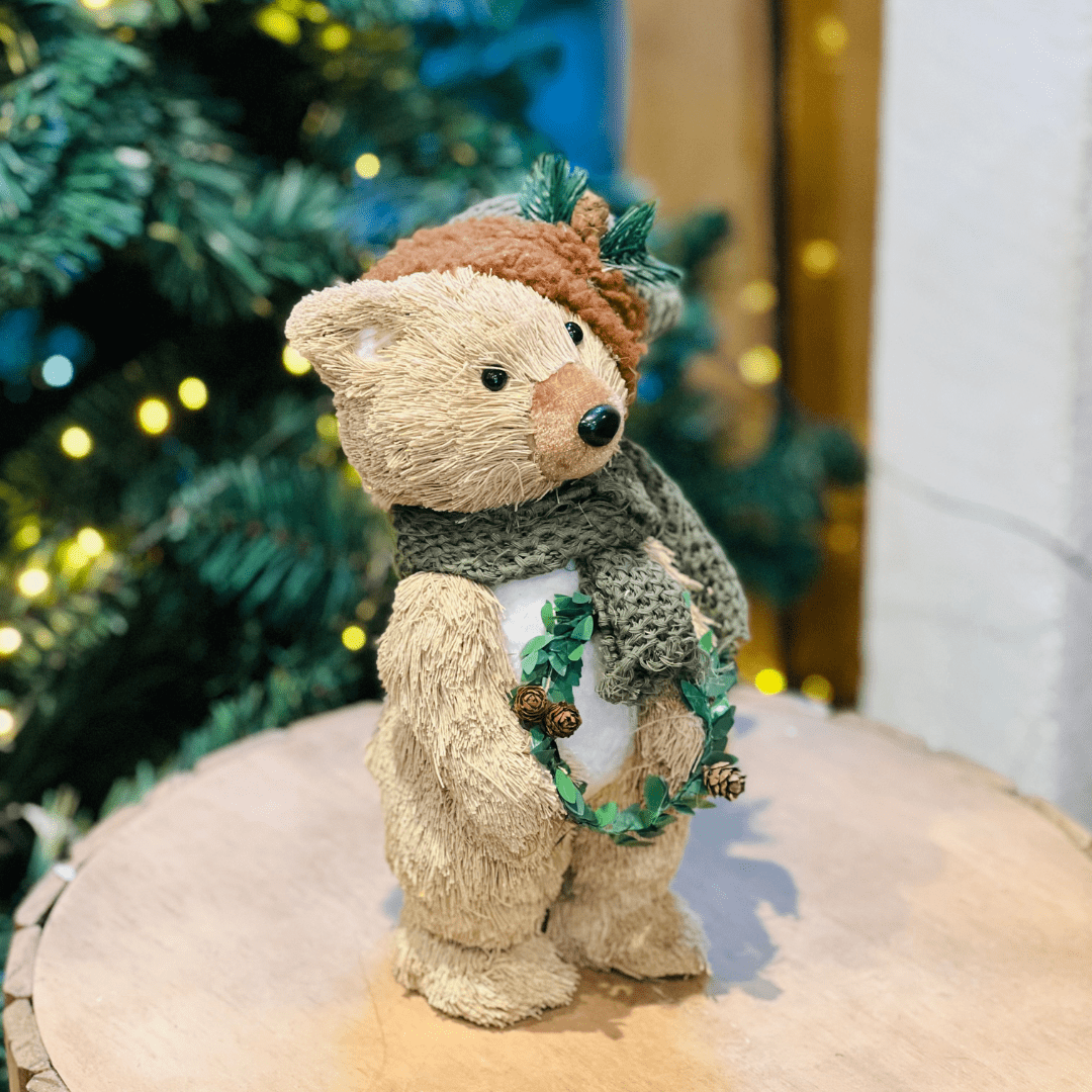 Urso Natalino Com Guirlanda e Pinhas 35x11cm